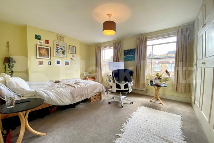 Bright & airy, offering approximately 1050 Sq. Ft.of living & entertaining space Henshaw Street, Elephant and Castle